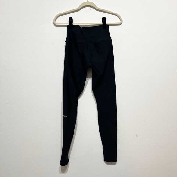 Alo Yoga Women's High Waisted Athletic Work Out Leggings Solid Black Small - Picture 3 of 3